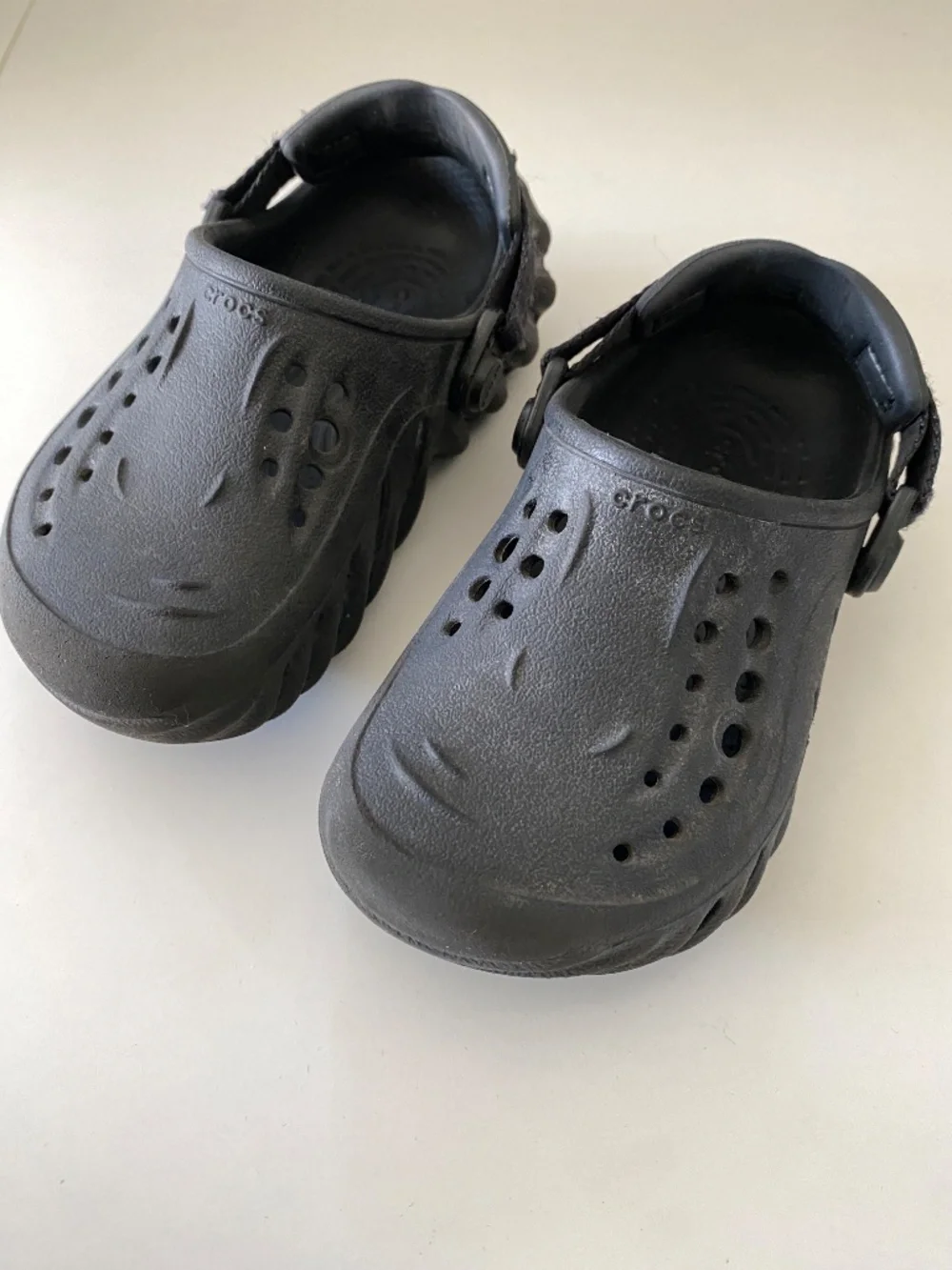 Crocs Echo Clog All Black Unisex Streetwear Kids Size 9
